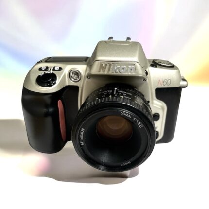 Nikon N60 + lente Nikon AF 50mm f 1:1.8D + pilas recargables